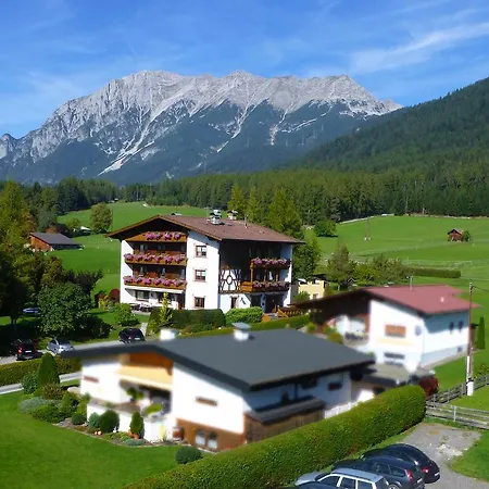 Alpenhof Wohlfuehlpension בית הארחה