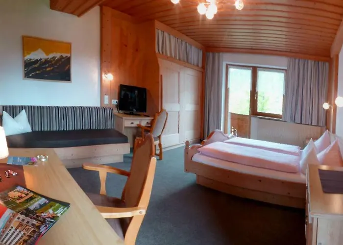 Alpenhof Wohlfuehlpension Guest house 3*